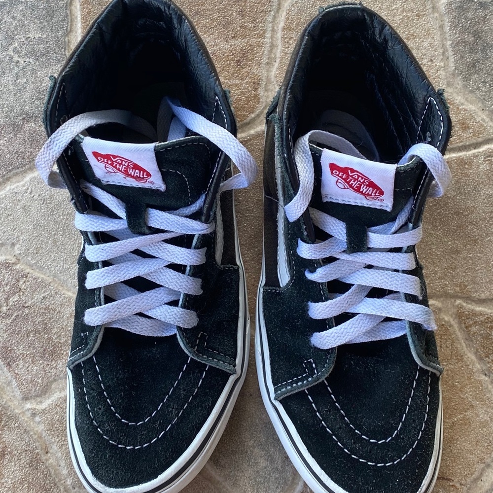 High top black and white vans